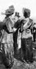 Abbigliamento delle signore alla moda alle corse di cavalli a inizio Novecento