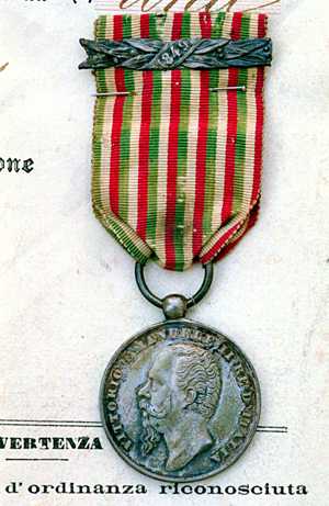 Medaglia commemorativa delle guerre combattute per l'indipendenza e l'unità d'italia. Sul nastro, la fascetta corrispondente alla campagna 1849.
