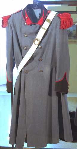 Cappotto e bandoliera della guardia nazionale bresciana del 1848.