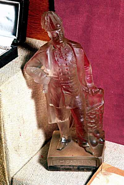 Statuetta in vetro raffigurante il Feld Maresciallo Radetzky.