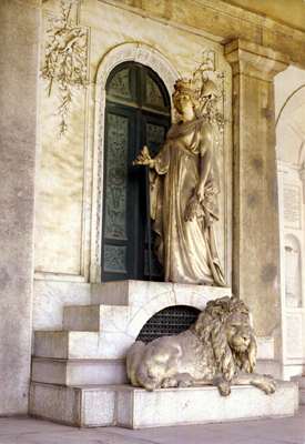 Monumento ai Caduti nelle guerre dell'indipendenza italiana nel cimitero di Brescia.
