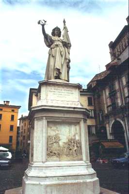 Monumento detto della "Bella Italia", in piazza Loggia.