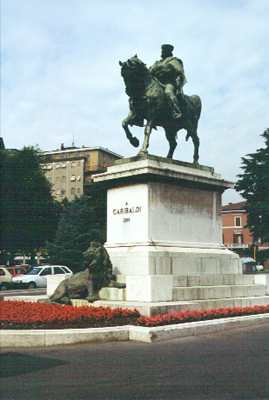 Monumento a Garibaldi, nell'omonima piazza di Brescia.