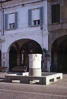 Fontana ricavata da antico resto romano in corso Zanardelli