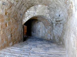 Galleria di accesso al cortile superiore della piazzaforte della Fortezza a Mare